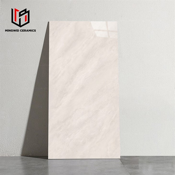 Parlak yumuşak açık renkli cilalı karolar